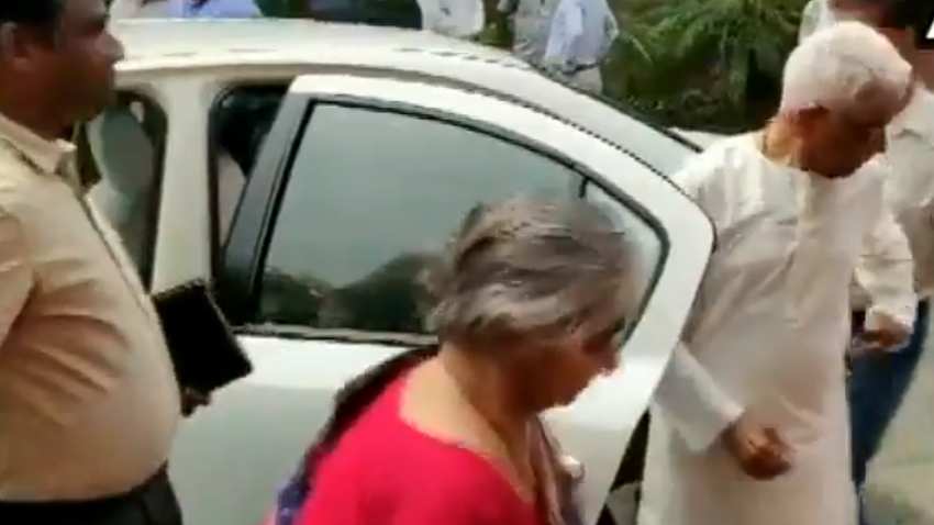 നിർമല സീതാരാമ​െൻറ ബജറ്റ്​ അവതരണം കാണാൻ മാതാപിതാക്കൾ പാർലമെൻറിൽ